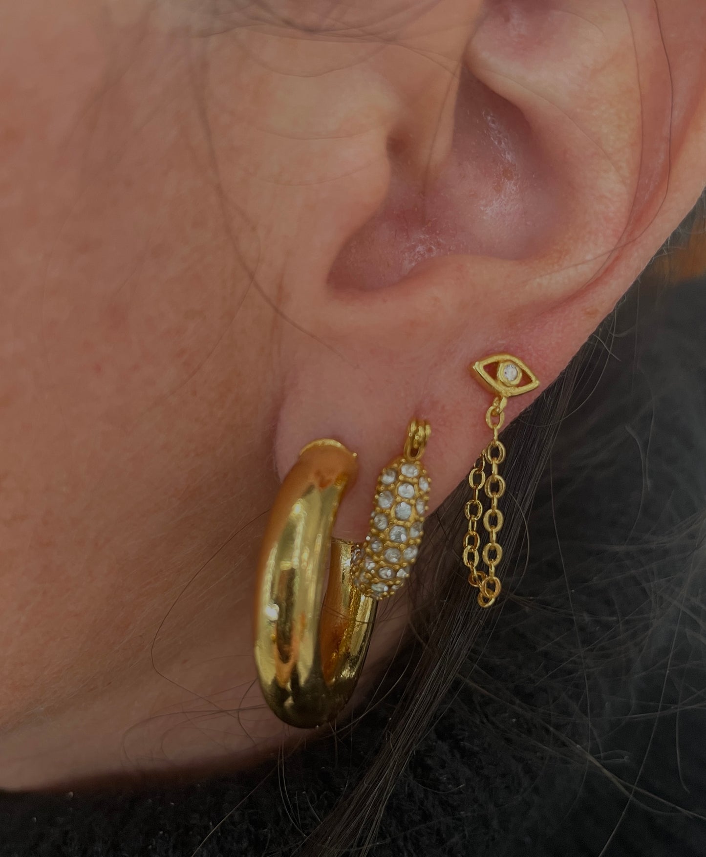 Ojitos  Chain Earrings